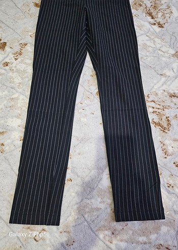 Siyah Çizgili Pileli Kadın Kumaş Pantolon - Görsel 2