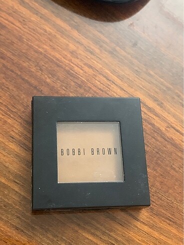 Bobbi brown far