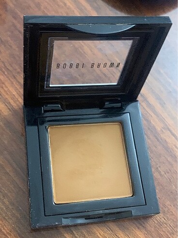 Beden Bobbi brown far