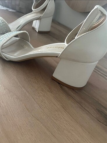 38 Beden beyaz Renk Beyaz Taşlı Topuklu Ayakkabı