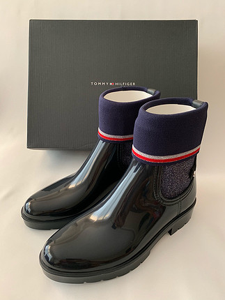 Tommy Hilfiger (38)