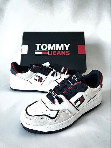Tommy Hilfiger (41)