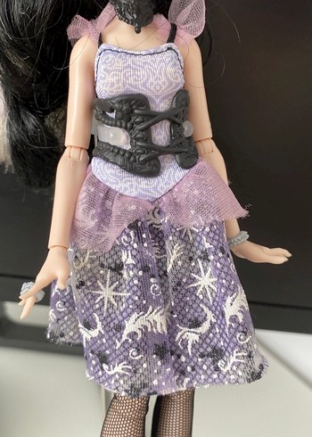 Beden Ever After High Duchess Swan