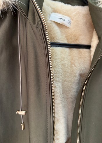 Kürk detaylı kapüşonlu parka - Görsel 4