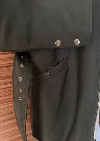 Kürk detaylı kapüşonlu parka - Görsel 3