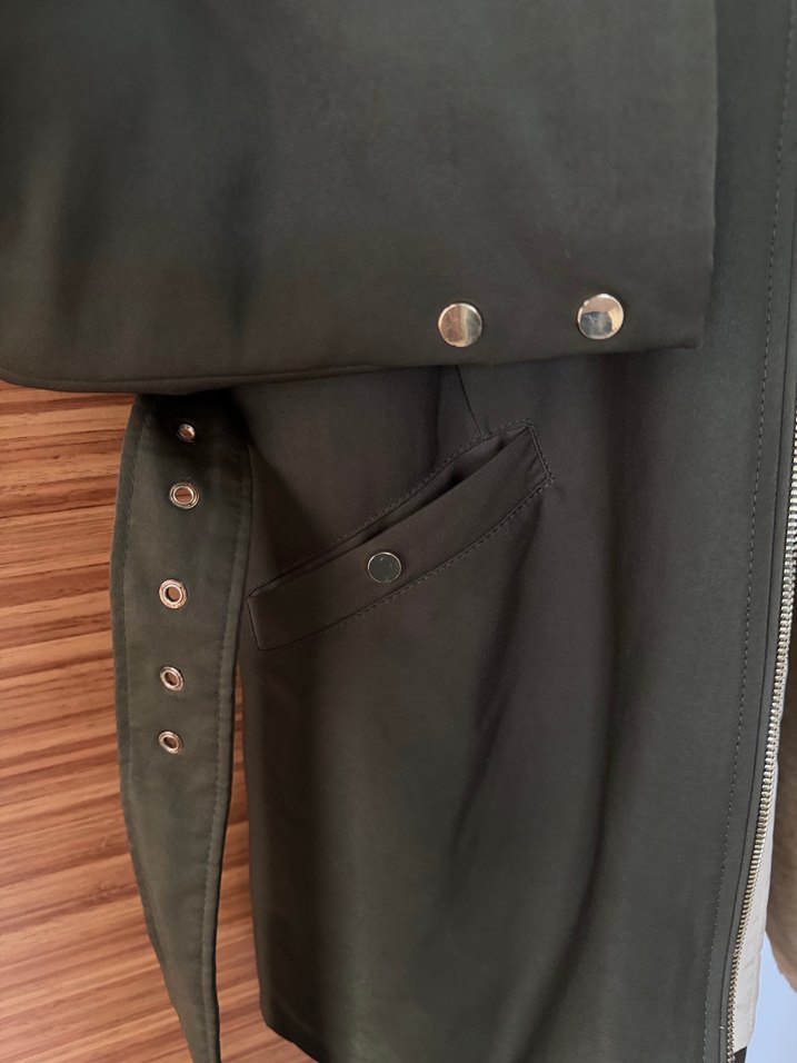 Kürk detaylı kapüşonlu parka - Görsel 3