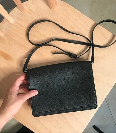 H&M siyah kol çantası