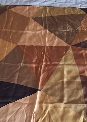 Bej Parlak Kadın Fular - Görsel 2