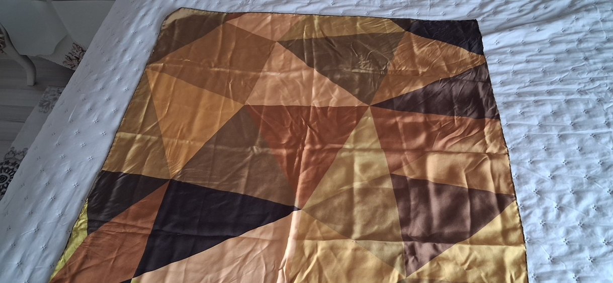 Bej Parlak Kadın Fular - Görsel 2