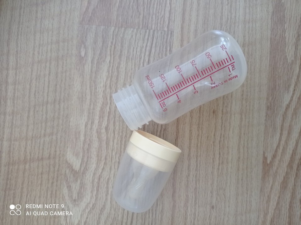 Beyaz Bebek Biberonu Kapaklı - Görsel 2