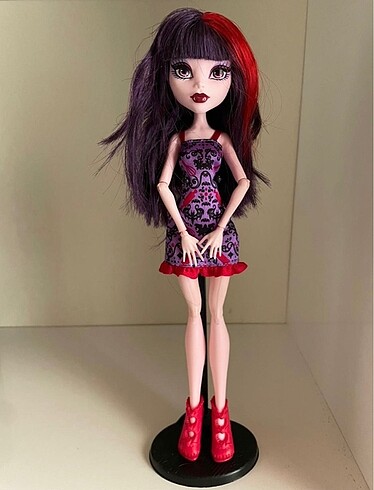 Elizabeth Monster High