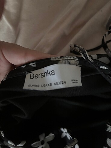 xs Beden siyah Renk bershka siyah çiçekli mini elbise