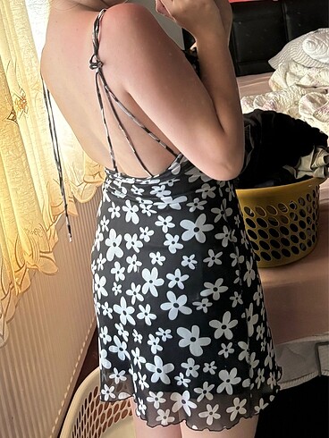 xs Beden bershka siyah çiçekli mini elbise
