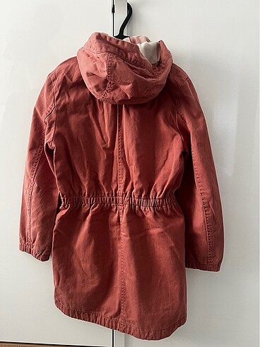 H&M H&M kapüşonlu parka 8-9 yaş.