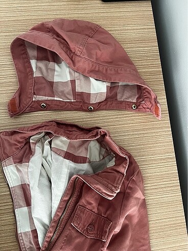 8 Yaş Beden pembe Renk H&M kapüşonlu parka 8-9 yaş.