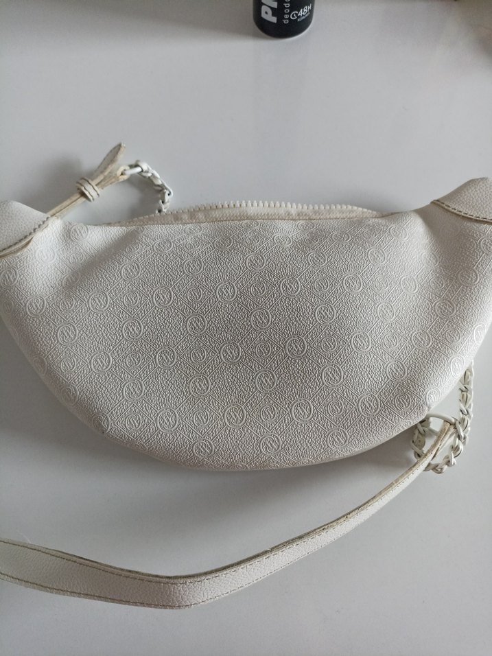 orjinal Vakko Beyaz Zincir Detaylı Deri Kadın Çapraz Çanta - Görsel 3