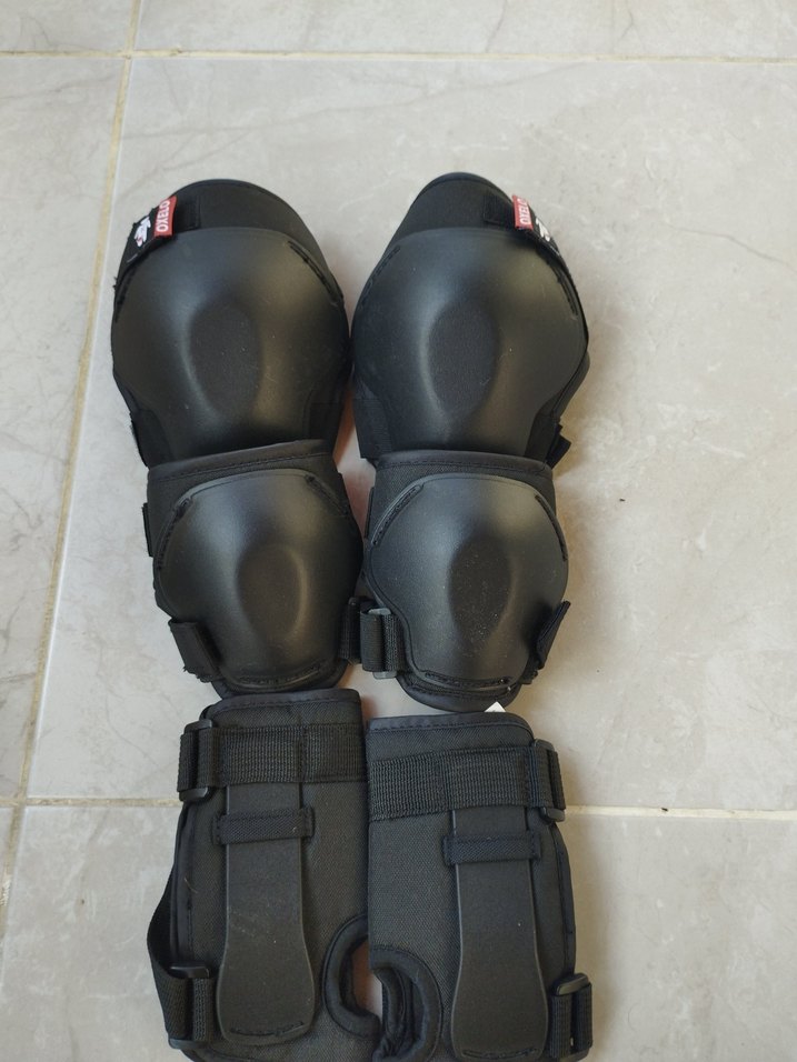 Siyah Kauçuk Motosiklet Diz Koruyucuları - Görsel 2