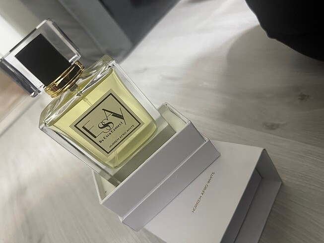 Esra Ezmeci parfüm