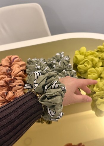 Kadın renkli  Fırfırlı Saç Tokası - Görsel 7