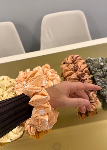 Kadın renkli  Fırfırlı Saç Tokası - Görsel 6