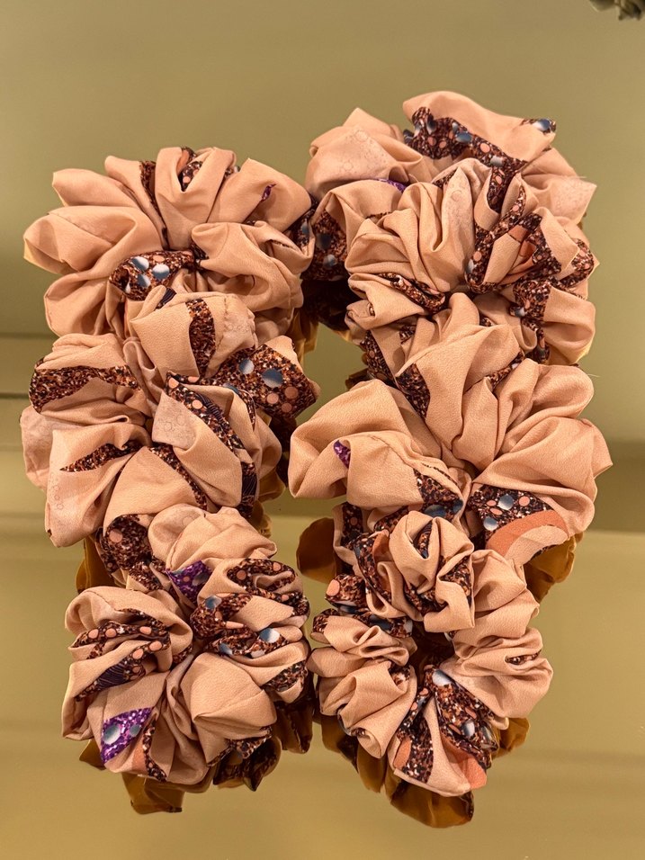 Kadın renkli  Fırfırlı Saç Tokası - Görsel 4