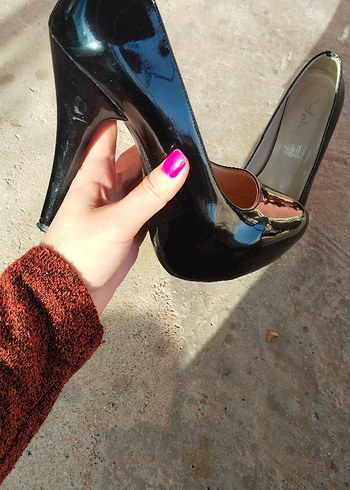 Parlak Siyah Rugan Stiletto Topuklu Kadın Ayakkabı - Görsel 8