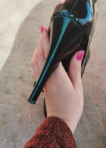 Parlak Siyah Rugan Stiletto Topuklu Kadın Ayakkabı - Görsel 2