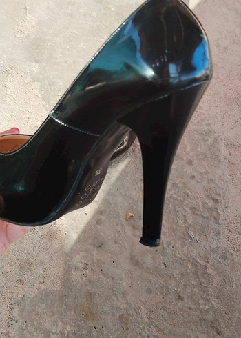 Parlak Siyah Rugan Stiletto Topuklu Kadın Ayakkabı - Görsel 10