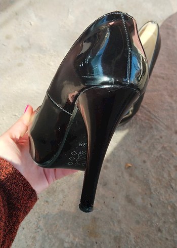 Parlak Siyah Rugan Stiletto Topuklu Kadın Ayakkabı - Görsel 9