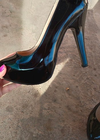 Parlak Siyah Rugan Stiletto Topuklu Kadın Ayakkabı - Görsel 5