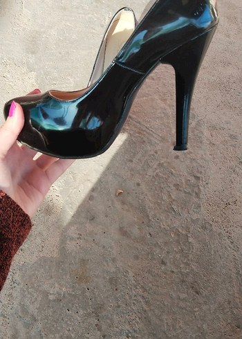 Parlak Siyah Rugan Stiletto Topuklu Kadın Ayakkabı - Görsel 11