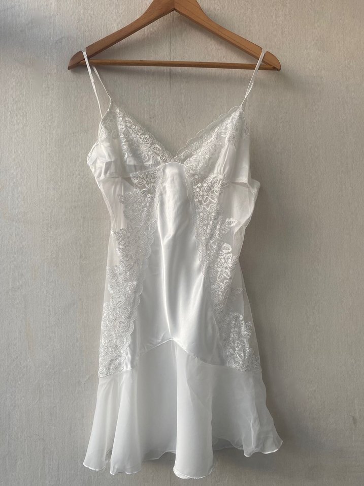 Beyaz Dantel Detaylı İp Askılı Midi Gecelik - Görsel 2