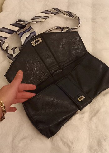 Klasik Siyah Deri Tokalı Kadın Çanta - Görsel 4