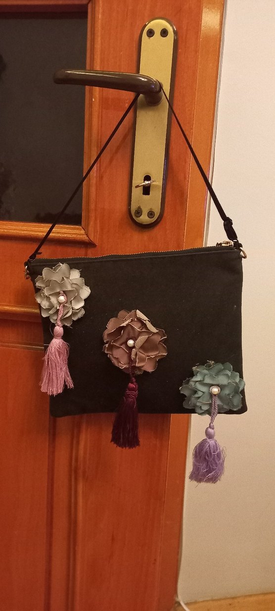 Püsküllü Siyah Süet Çiçekli Bohem Kadın Çanta - Görsel 2