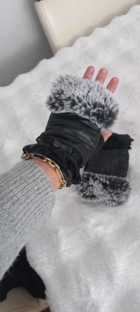 Gri Kürklü Siyah Deri Kadın Eldiven victorian dantel detay - Görsel 4
