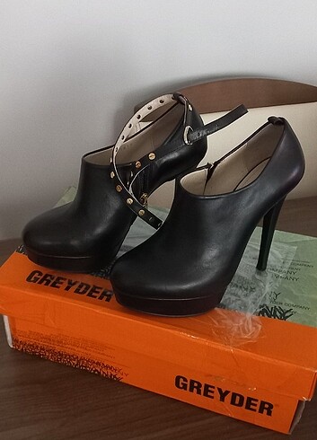 Hotiç siyah deri 39 numara yüksek topuk çok şık bot - Görsel 2