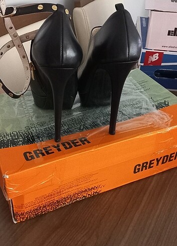 Hotiç siyah deri 39 numara yüksek topuk çok şık bot - Görsel 6
