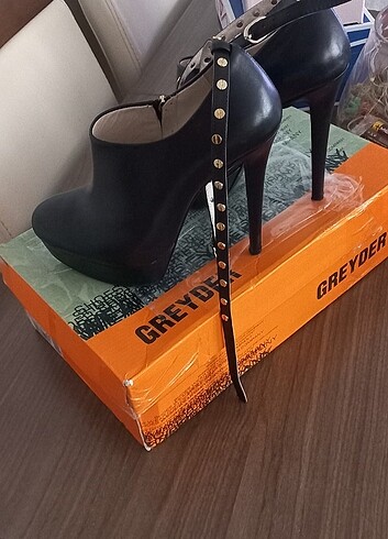 Hotiç siyah deri 39 numara yüksek topuk çok şık bot - Görsel 8
