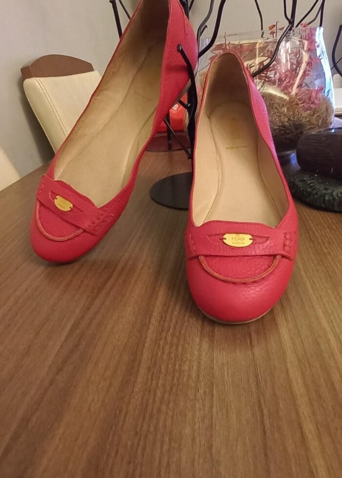 Orjinal fendi kırmızı renk babet - Görsel 3