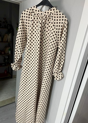 Uzun Kollu Bej Puantiyeli Uzun Elbise - Görsel 2