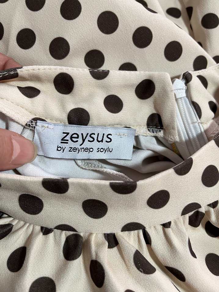 Uzun Kollu Bej Puantiyeli Uzun Elbise - Görsel 4