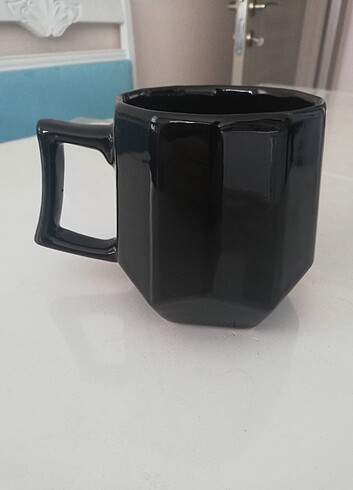 Siyah kendinden desenli kupa 