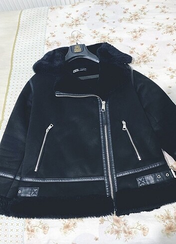 Zara kaban mont. 26 beden . Çok az kullanılmış. Hiç bir yerinde