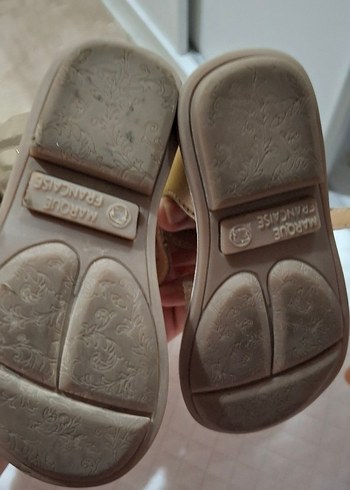 Kız Çocuk Parlak Bej Yılan Desenli Sandalet - Görsel 3