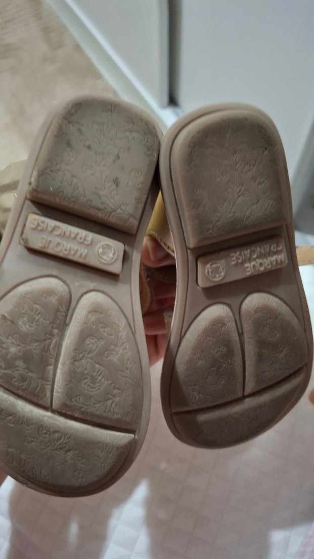 Kız Çocuk Parlak Bej Yılan Desenli Sandalet - Görsel 3