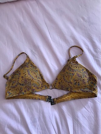 Sarı şal desenli bikini üstü