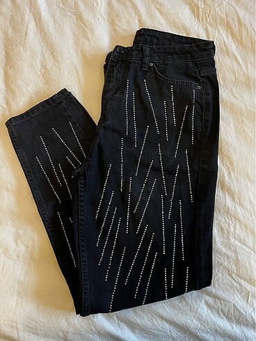 Zara kalitesinde siyah taşlı jean