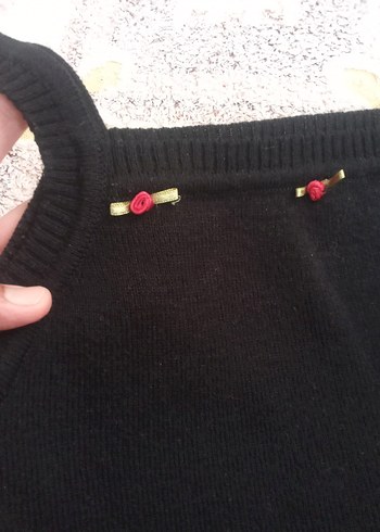 Düğmeli Nakışlı Siyah Kız Triko Süveter - Görsel 2