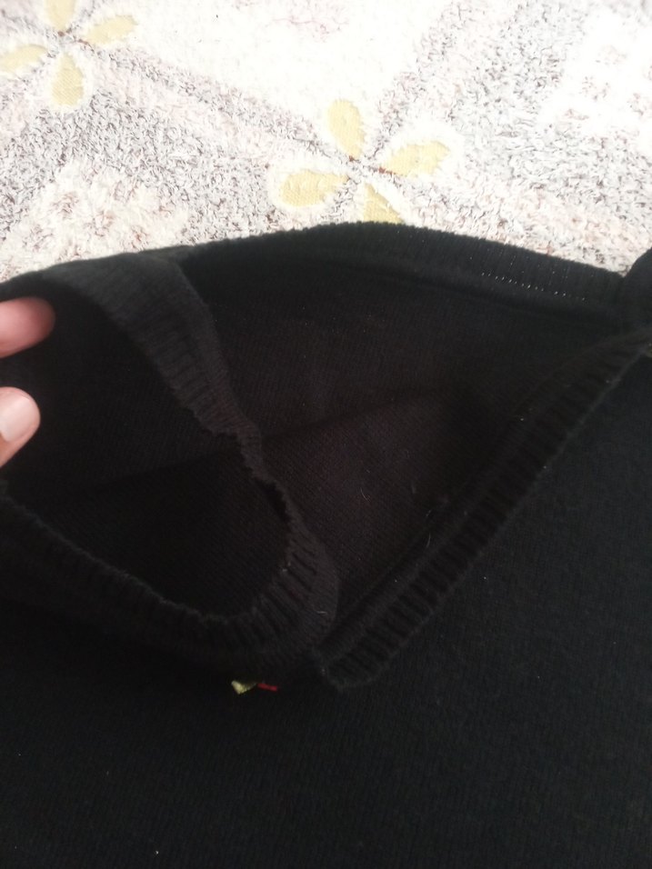 Düğmeli Nakışlı Siyah Kız Triko Süveter - Görsel 3