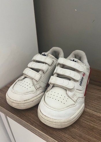 24 Beden Adidas Erkek Çocuk Beyaz Spor Ayakkabı
